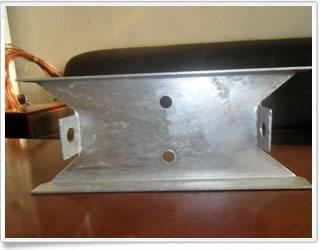 中央護(hù)欄板橫隔梁