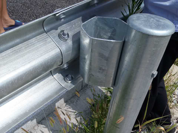 高速護(hù)欄板多少錢一米