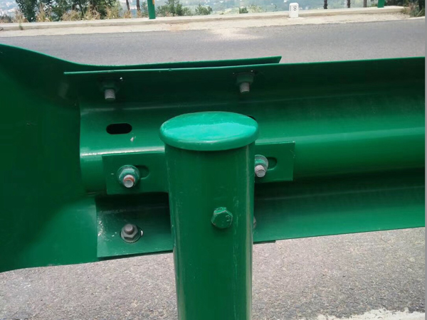 波形護欄用托架連接