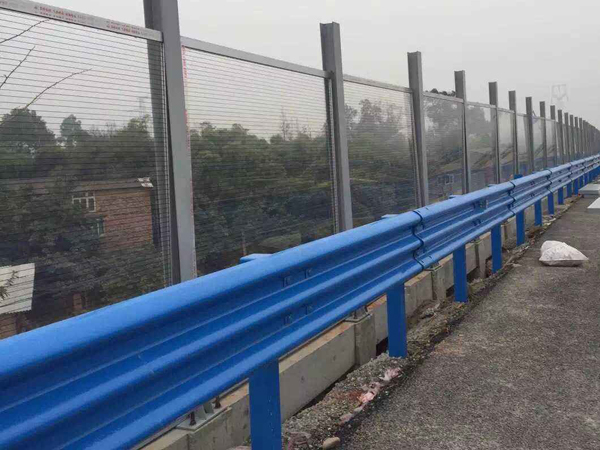 三波高速護(hù)欄板配圓柱